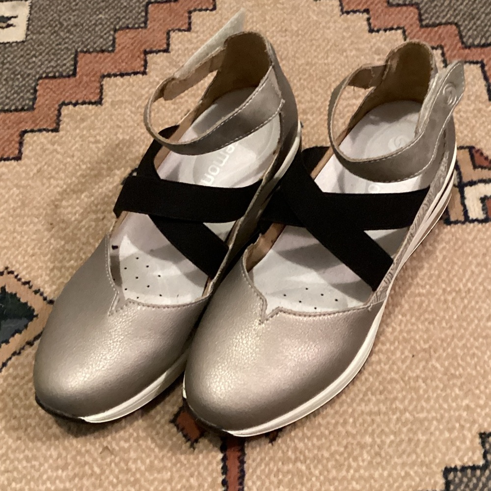 Gorgeous silver Women's Shoes with Black Straps